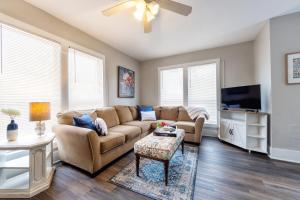 Μια τηλεόραση ή/και κέντρο ψυχαγωγίας στο Midtown Cottage