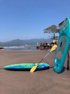 a paddle and a kayak on the beach at San Blas RV Park Frente al mar in Matanchén