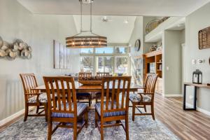 a dining room with a table and chairs at Creekside Village in Redmond