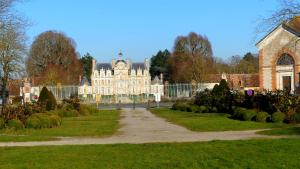 a large building in the middle of a park at Le Pressoir in Beaumesnil