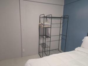 a towel rack next to a bed in a room at Cabina Don Luis in San Juanillo