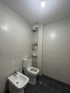 Ванна кімната в Apartment in Qerret +9 фото