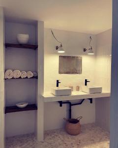 a bathroom with two sinks and a mirror at Chateau de Cours in Sénezergues