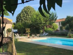 Gallery image of gîte 2 à 4 personnes (SPA, Sauna, piscine chauffée) in Saint-Vivien +3 photos