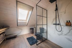 Ένα μπάνιο στο Amberland +42 φωτογραφίες