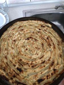 a pie sitting in a pan on a stove at Kuća za odmor Ravančić 