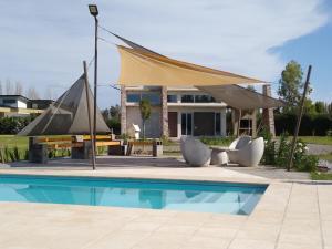 a house with a swimming pool and a tent at De Alma Tinta - Petit Chalet in San Rafael