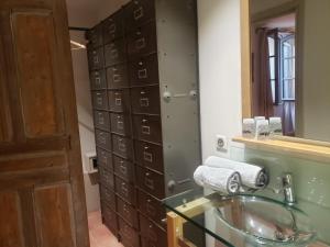 Kuchyň nebo kuchyňský kout v ubytování La petite hostellerie + 106 fotografií