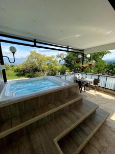 a hot tub in a house with a large window at Duplex con jacuzzi y terraza privada in Santa Fe de Antioquia