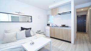 Kuchyň nebo kuchyňský kout v ubytování ONE STAGE HOTEL