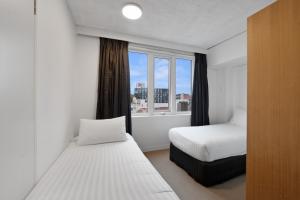 Postel nebo postele na pokoji v ubytování Allurity Hotel