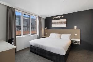 Postel nebo postele na pokoji v ubytování Allurity Hotel