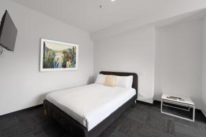 Postel nebo postele na pokoji v ubytování Allurity Hotel