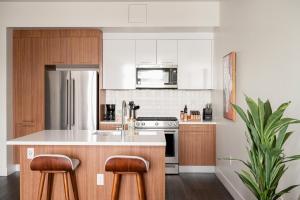 Η κουζίνα ή μικρή κουζίνα στο Modern Lifestyle - City View - Pet-Friendly - Zuni +29 φωτογραφίες