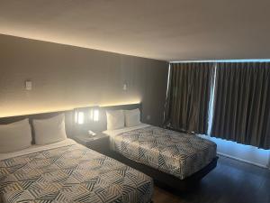 Кровать или кровати в номере Motel 6 Glendale Phoenix