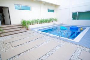 Piscina di Cube9 Resort & Spa 큐브9 리조트 & 스파 o nelle vicinanze
