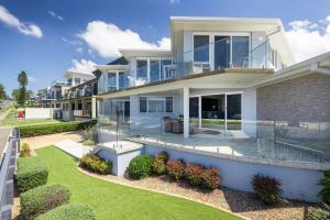 an image of a house with a large glass facade at Mariners 1 in Mollymook