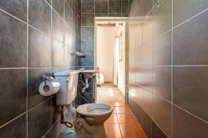 a bathroom with a toilet in a room at Las Juanas in Eugenio Bustos