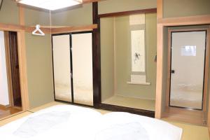Postel nebo postele na pokoji v ubytování 富士山を望むプレミアムヴィラ Borealis BBQ設備有