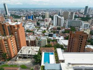 H208 - Awesome 2-Bed / 2 Bath With Rooftop Pool a vista de pájaro