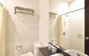 Koupelna v ubytování Grand Cikarang Hotel