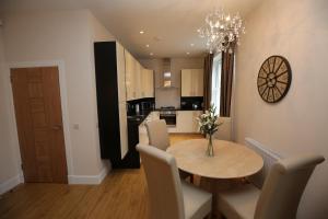 Kuchyň nebo kuchyňský kout v ubytování Edinburgh Pearl Apartments - Dalry House Residence + 17 fotografií