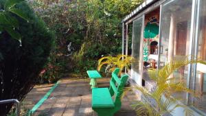 Jardín al aire libre en Tree Cool Resort