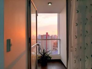 a room with a window with a view of a city at Hermoso apartamento Unidos En Familia en JESÚS MARÍA in Lima
