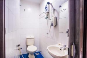 a bathroom with a toilet and a sink at HOTEL AVATARR in Batu Caves