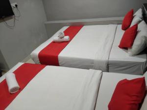 Postel nebo postele na pokoji v ubytování HOTEL AVATARR