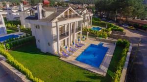 an aerial view of a house with a swimming pool at Silver Sami Villa, Özel Havuzlu, Fethiye, in Fethiye