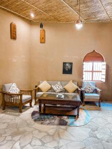 Area soggiorno di Alaqur View Inn نزل واجهة العقر