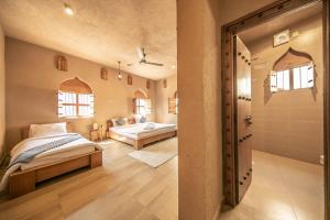 Letto o letti in una camera di Alaqur View Inn نزل واجهة العقر