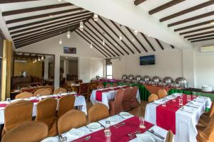 Μια τηλεόραση ή/και κέντρο ψυχαγωγίας στο Atithi Resort & Spa