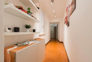 A kitchen or kitchenette at Campo de' Fiori appartamento via di Grotta Pinta