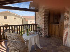 a patio with a table and chairs on a balcony at Casas Rurales Hoces del Duratón in Carrascal del Río