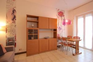 A kitchen or kitchenette at Case VR Holiday Maison de Fleur