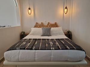 Postel nebo postele na pokoji v ubytování Amerisa Suites & Villa