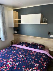 Ένα ή περισσότερα κρεβάτια σε δωμάτιο στο Mobilhome bora bora