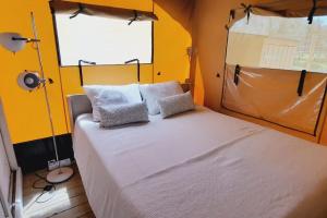 Ένα ή περισσότερα κρεβάτια σε δωμάτιο στο Luxe Safari Lodge Glamping Louloudia