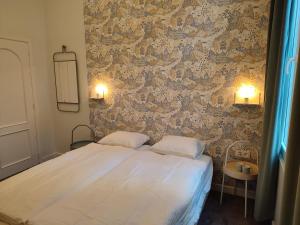 A bed or beds in a room at Studio Anvers