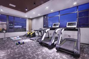 Fitness centrum a/nebo fitness zařízení v ubytování Wing Hotel Guilin - Central Square