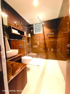 Ένα μπάνιο στο RONTA WORLD HOTELS