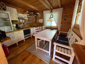 a kitchen with a table and chairs in a cabin at Meerhaus in Zingst