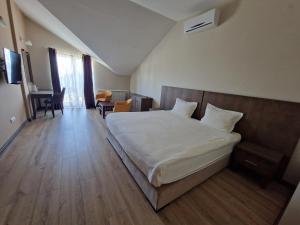 En eller flere senger på et rom på Aleksandrović Guest House