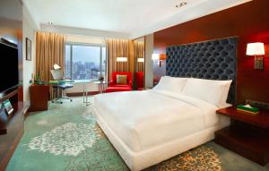 Кровать или кровати в номере Holiday Inn Dhaka City Centre by IHG