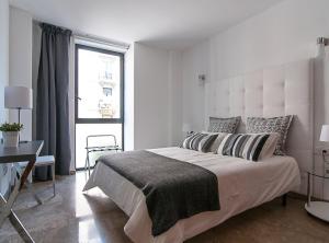Postel nebo postele na pokoji v ubytování Picasso Suites