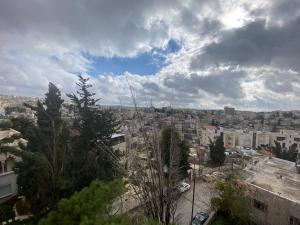Ein allgemeiner Blick auf Amman oder ein Stadtblick von des Privatzimmers aus