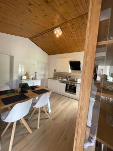 a kitchen with a table and chairs in a room at Rönkhausen Appartements in Finnentrop