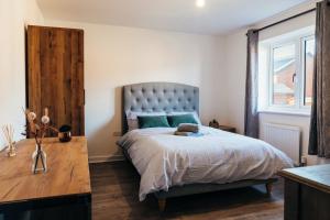 a bedroom with a large bed and a wooden desk at Oakley Place - Room C Deluxe Ensuite in Bristol